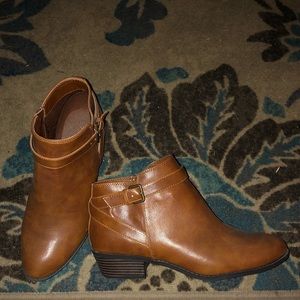 American Eagle Booties size 10W NWOT